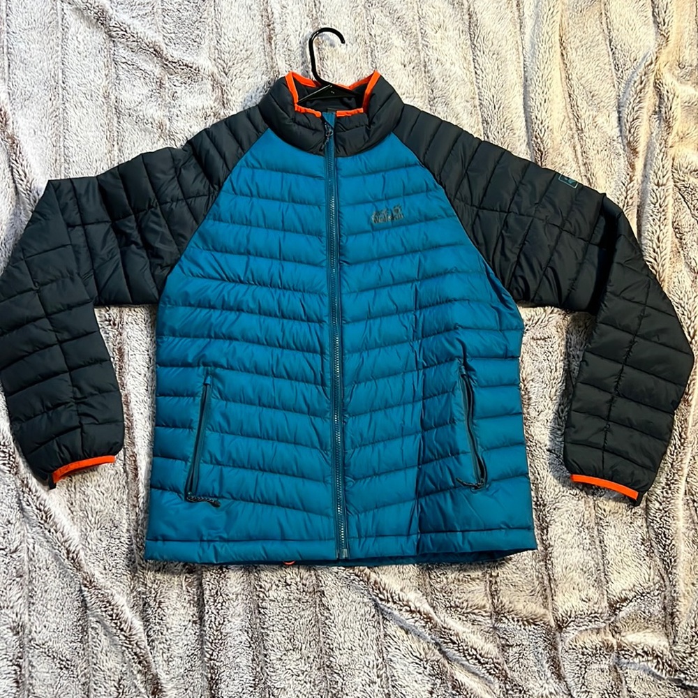 Like new- Jack Wolfskin 700 down jacket- men’s Medium